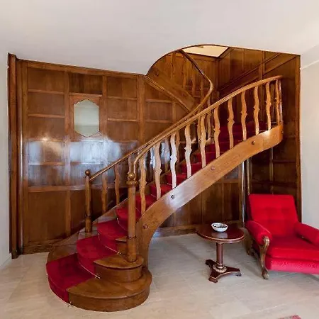 Sleeps 10 Pool Air Con Wifi Baveno