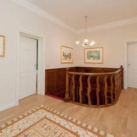 Sleeps 10 Pool Air Con Wifi Baveno