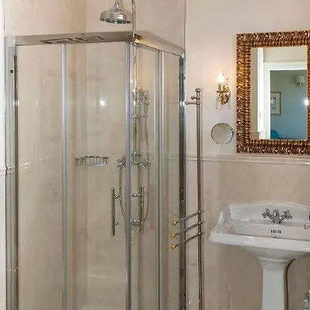 Sleeps 10 Pool Air Con Wifi Baveno