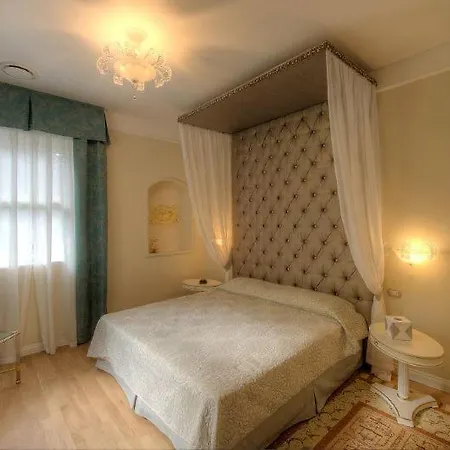 Sleeps 10 Pool Air Con Wifi * Baveno