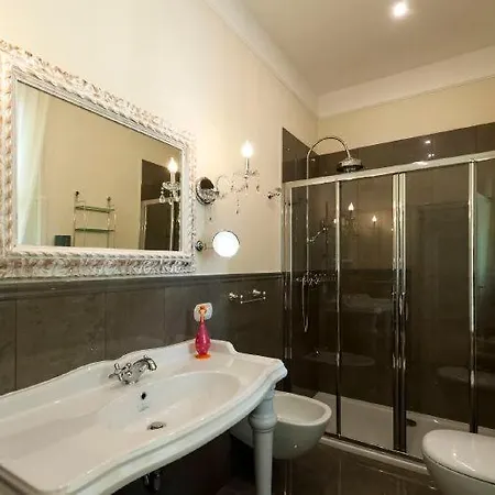 Sleeps 10 Pool Air Con Wifi Baveno